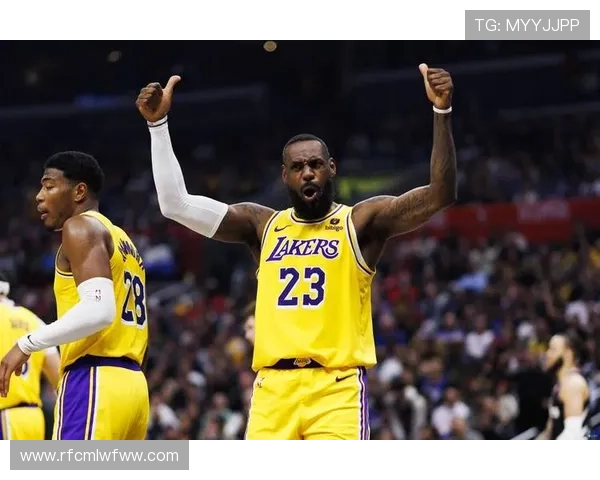 阿里纳斯直言詹姆斯的决定让他成为全民公敌引发热议